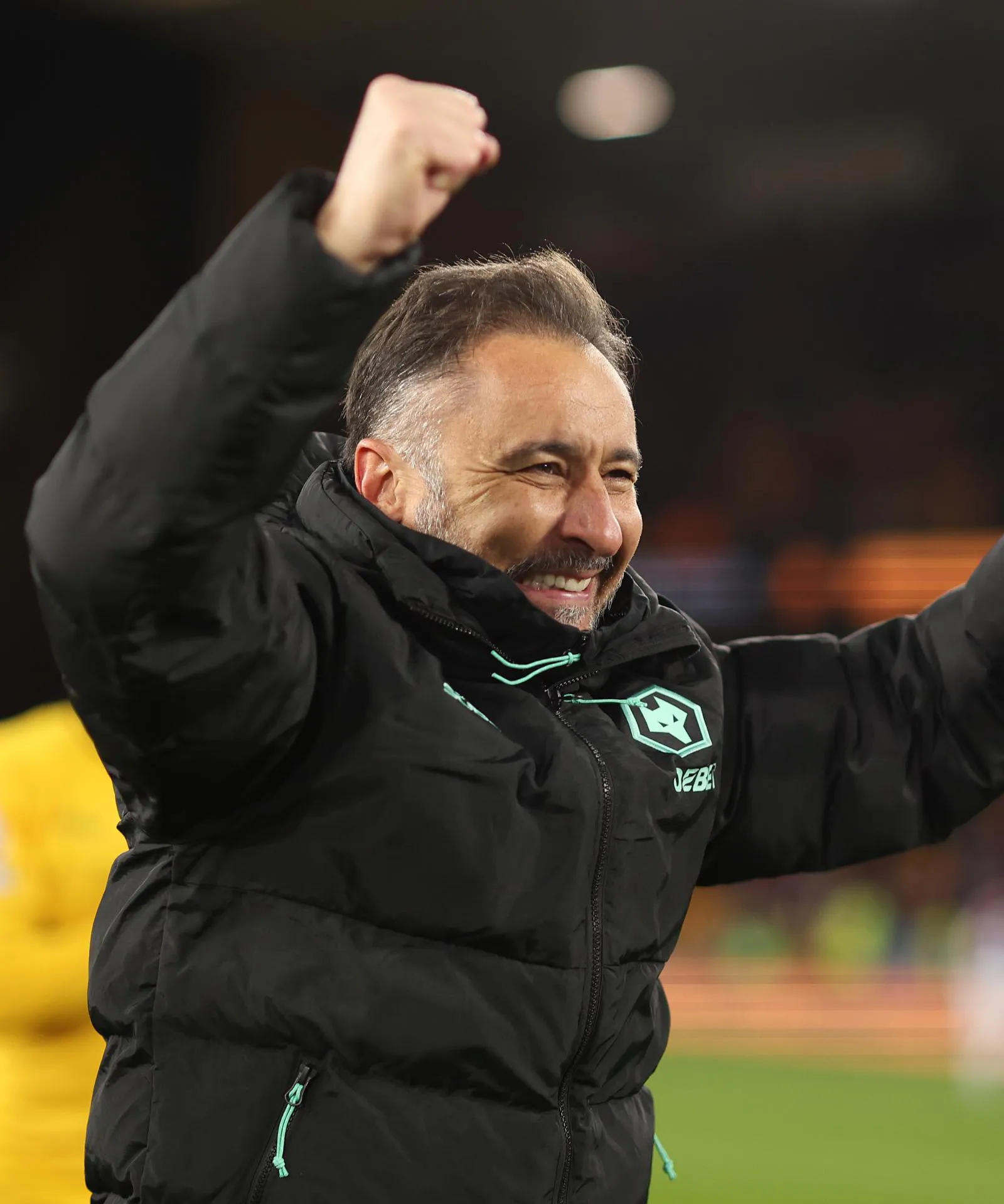 关于狼队坐镇主场，遭遇对手全面压制，遗憾告负的信息