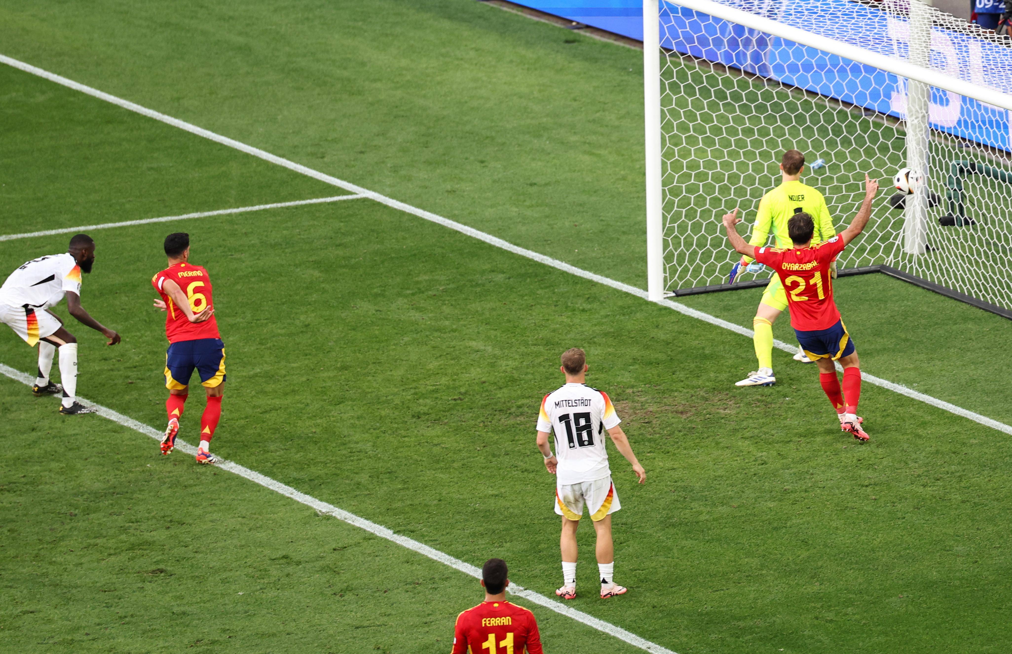 西班牙队取得胜利，晋级欧洲职业足球锦标赛的简单介绍