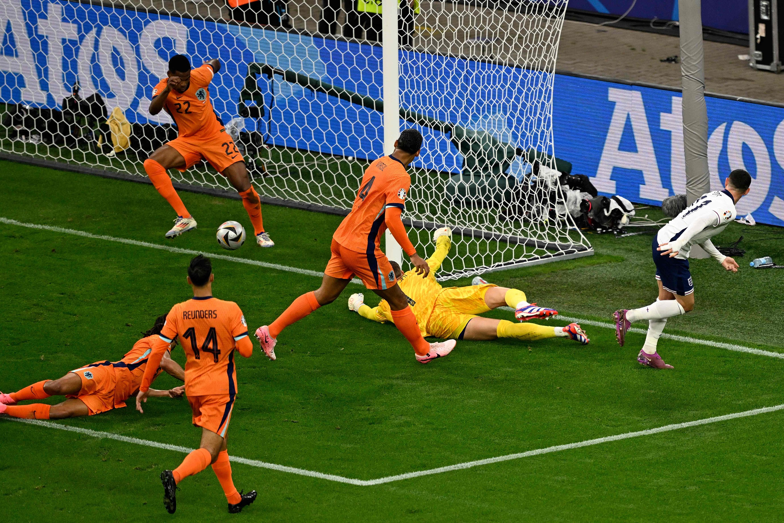 关于英格兰队战平,顺利晋级下一轮的信息 关于英格兰队战平,顺利晋级下一轮的信息