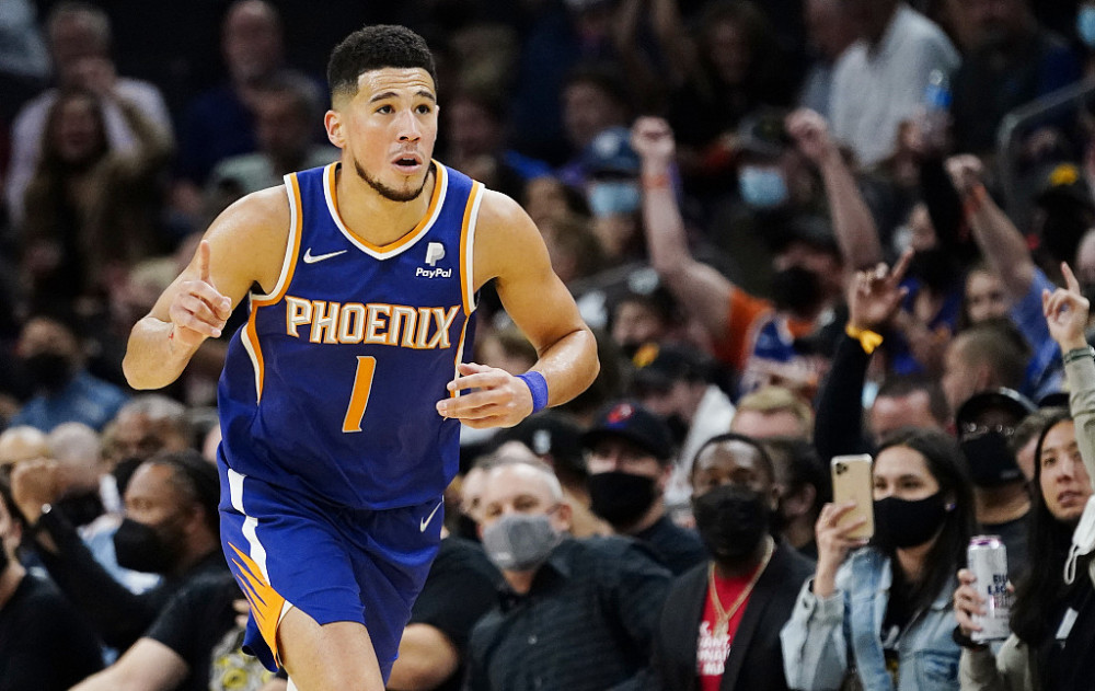 关于雄鹿主帅扬南伯克讲解成功之道，四连胜太阳的信息