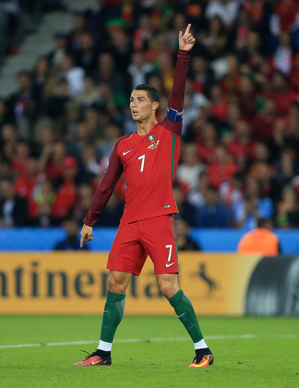 包含葡萄牙队惊险过关再次展现实力的词条