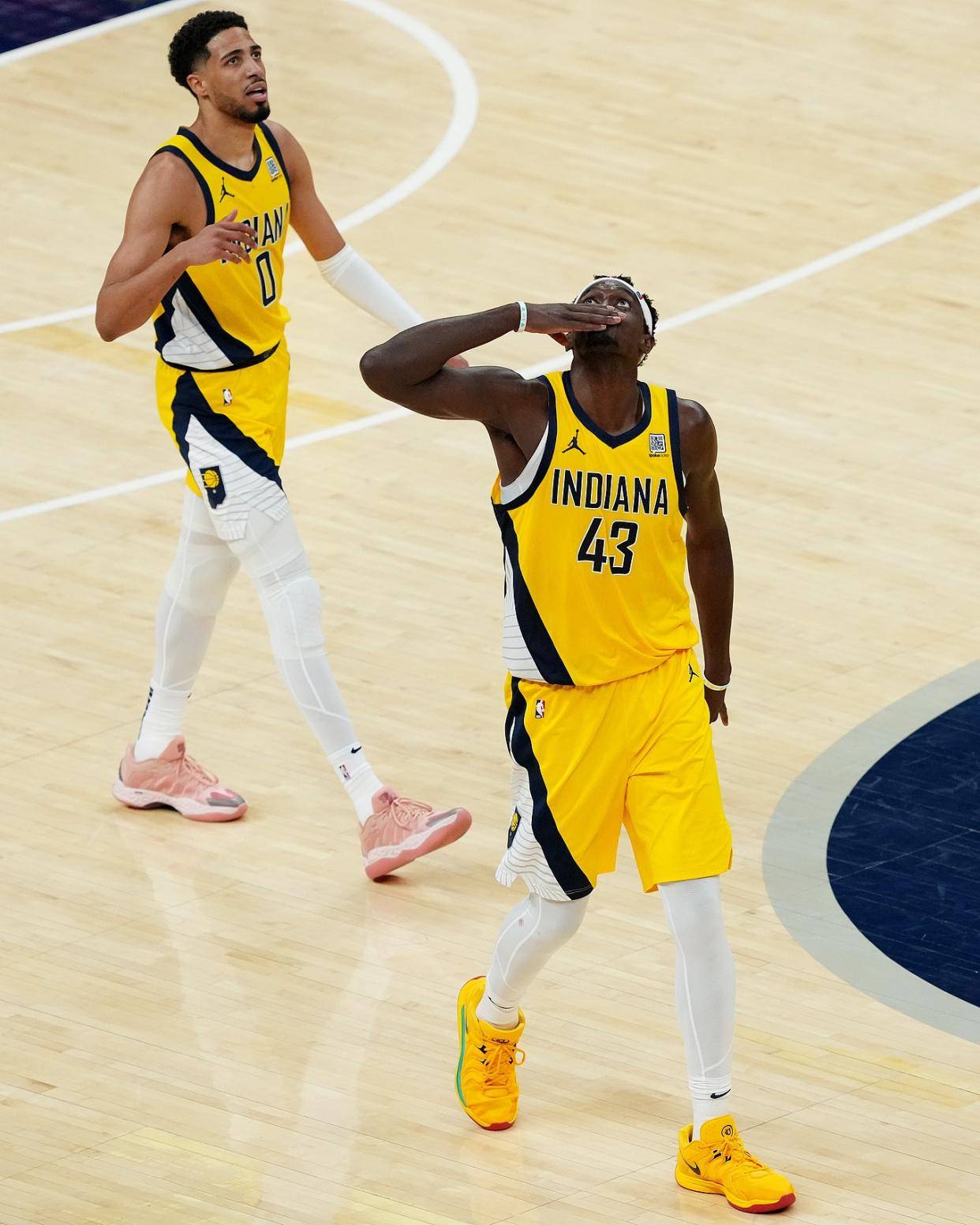 包含西亚卡姆持续高效发挥，成为球队得分王的词条