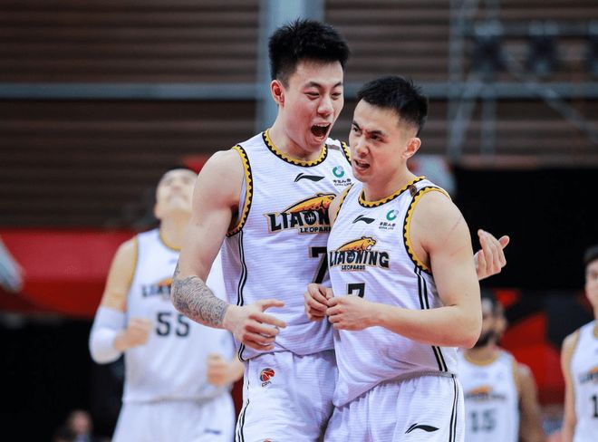 包含火箭险胜辽宁队，张镇麟扛起全队的词条