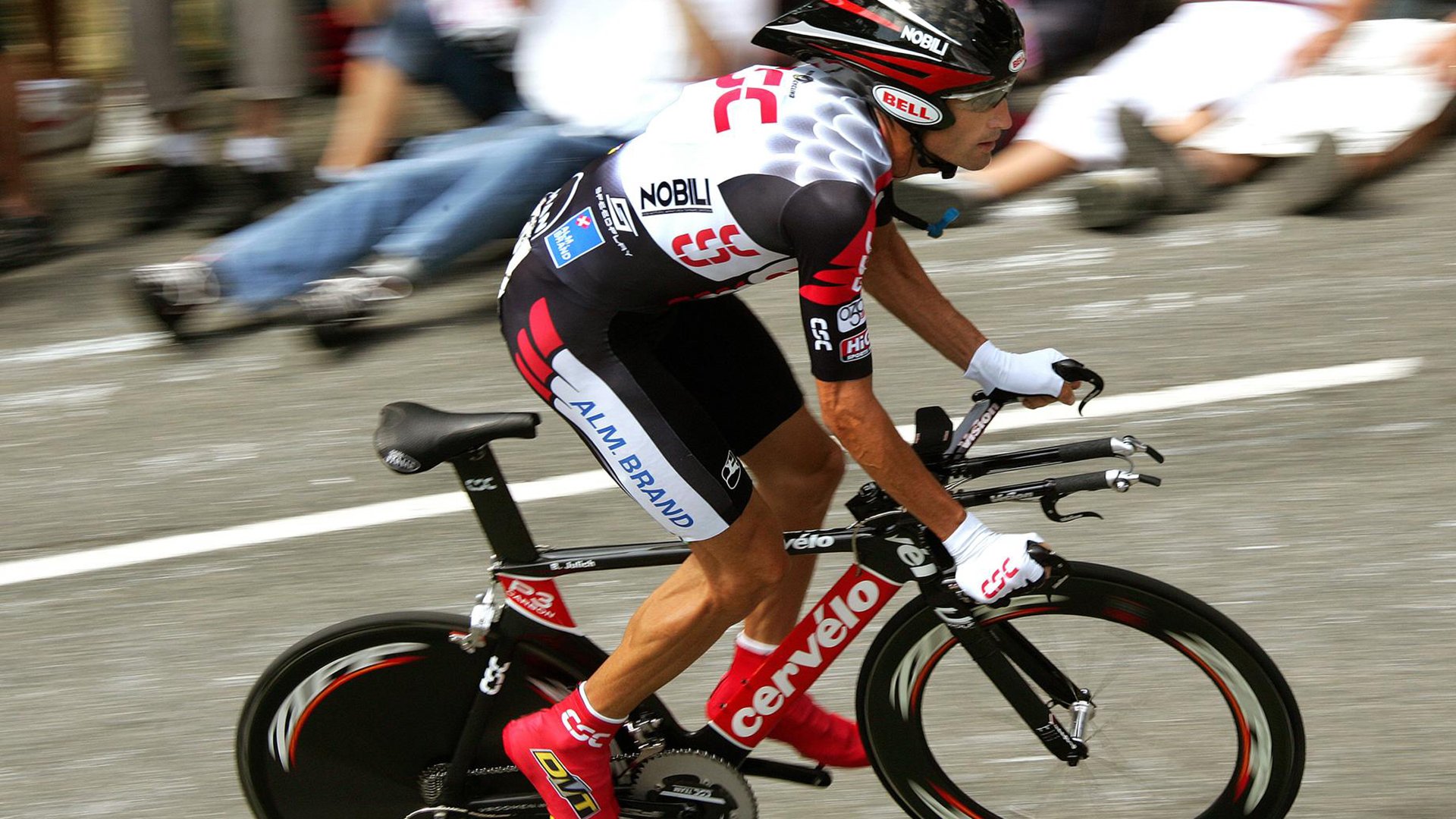 数据之王与铁血之师，阿拉巴的统治级演出与波兰的坚韧之路