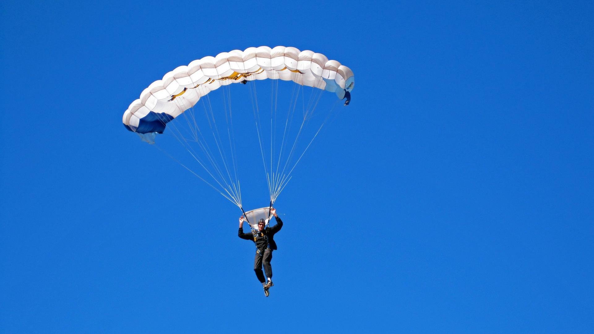 桃田贤斗点燃赛场，泰国队碾压丹麦队谱写羽坛新章