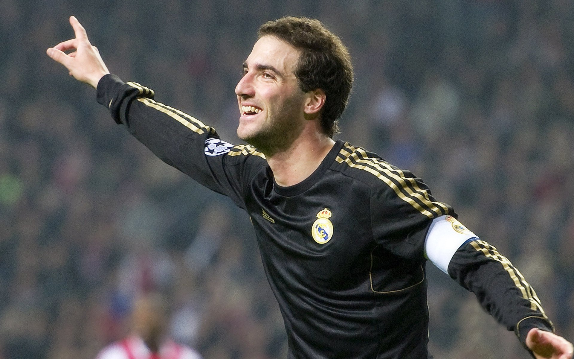 郭艾伦末节狂飙点燃赛场，雄鹿惊魂险胜福建守住主场