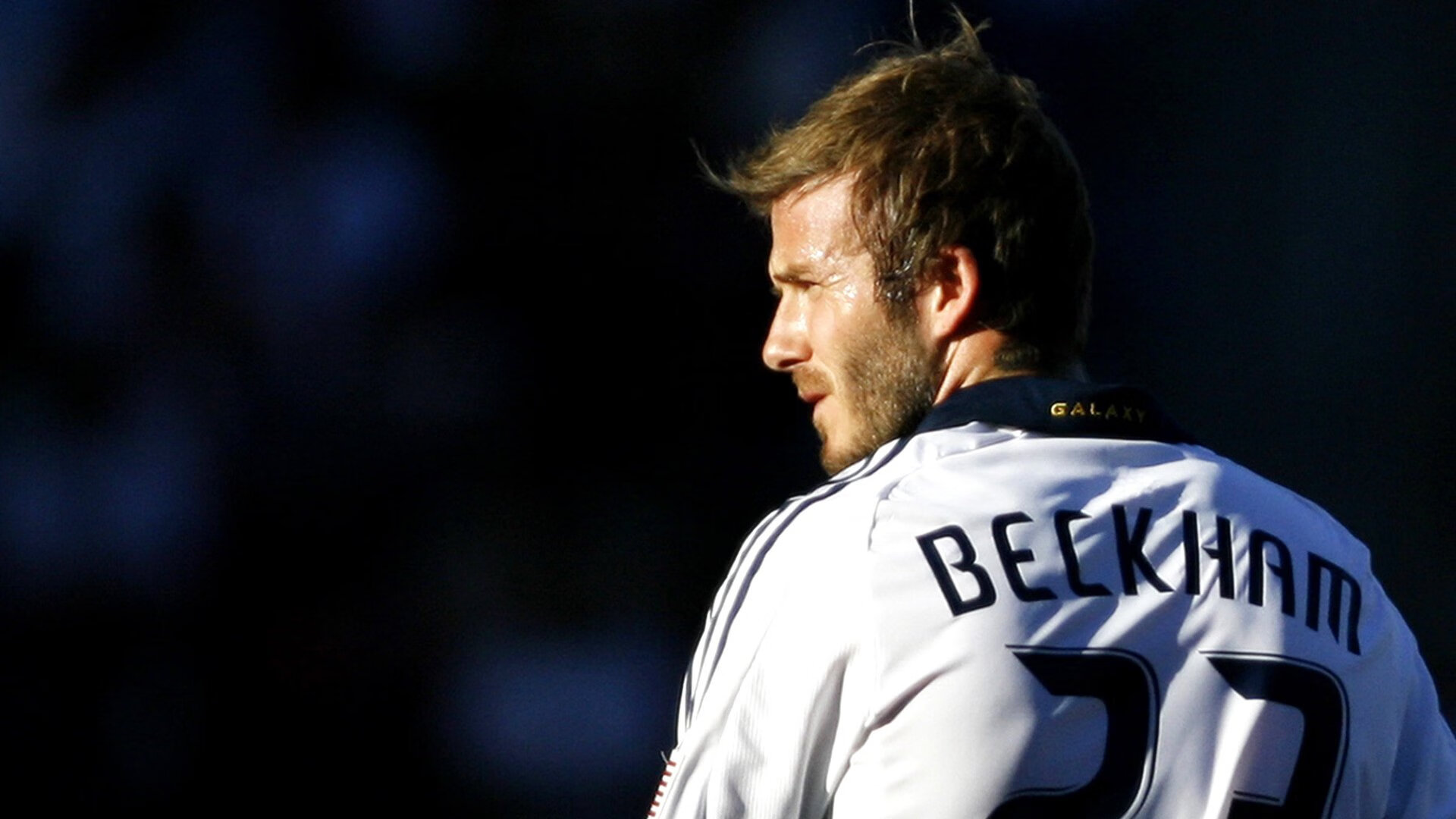 赛道上的艺术，汉密尔顿驾驭梅赛德斯横扫阿斯顿马丁